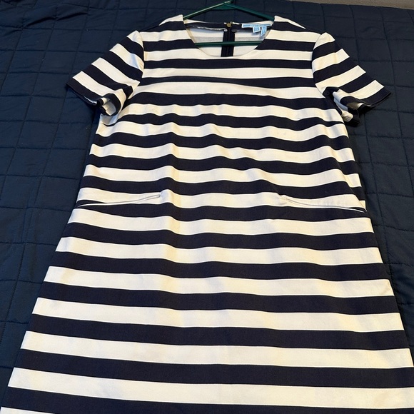 Draper James Ponte Shift Dress - Picture 3 of 6